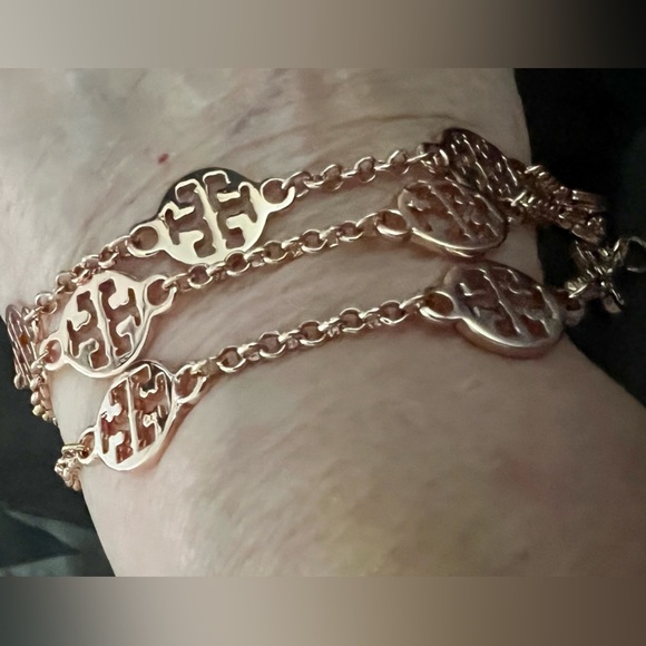 🆕 Tory Burch Authentic Rose Gold Signature Logo 3 Strand Logo Bracelet
L - Picture 9 of 14